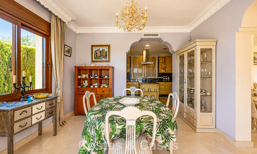 Ruime Mediterrane villa met zeezicht en fantastisch renovatiepotentieel te koop in La Quinta, Marbella - Benahavis 803483