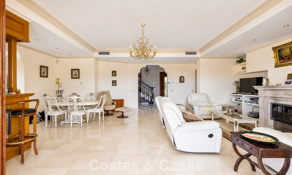 Ruime Mediterrane villa met zeezicht en fantastisch renovatiepotentieel te koop in La Quinta, Marbella - Benahavis 803486