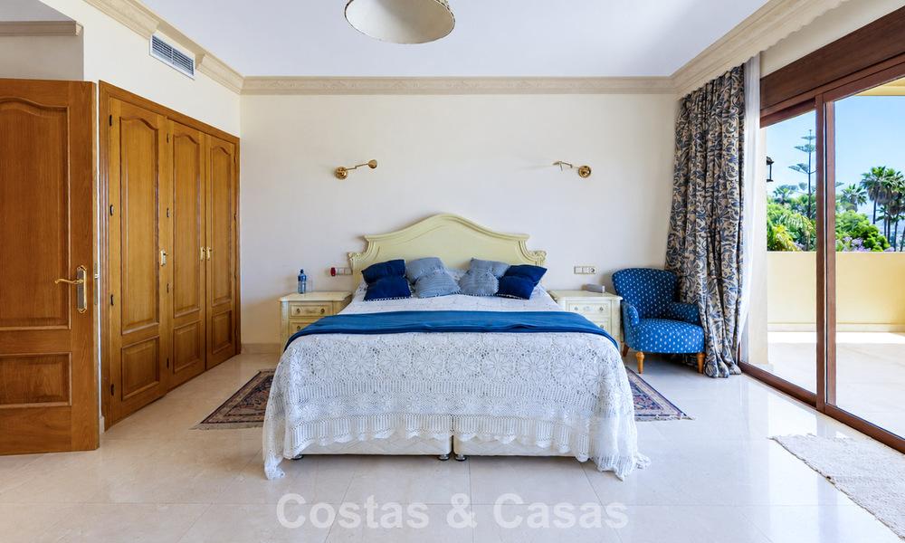 Ruime Mediterrane villa met zeezicht en fantastisch renovatiepotentieel te koop in La Quinta, Marbella - Benahavis 803488