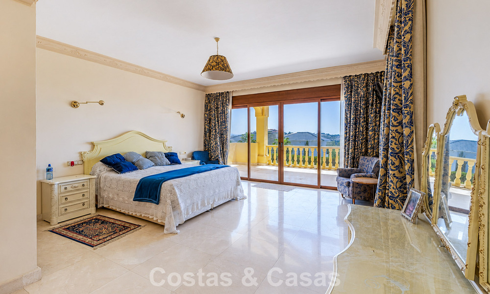 Ruime Mediterrane villa met zeezicht en fantastisch renovatiepotentieel te koop in La Quinta, Marbella - Benahavis 803489