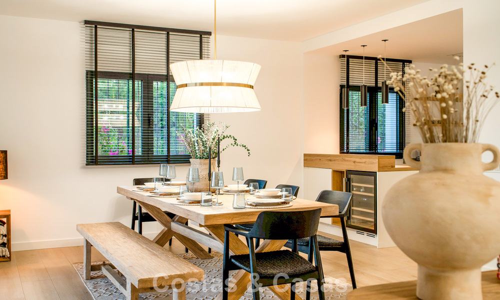 Gelijkvloerse luxevilla met Spaanse bouwstijl en directe toegang tot de golfbaan te koop in Marbella - Benahavis 803513
