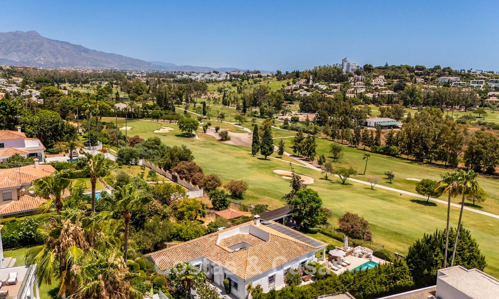 Gelijkvloerse luxevilla met Spaanse bouwstijl en directe toegang tot de golfbaan te koop in Marbella - Benahavis 803516