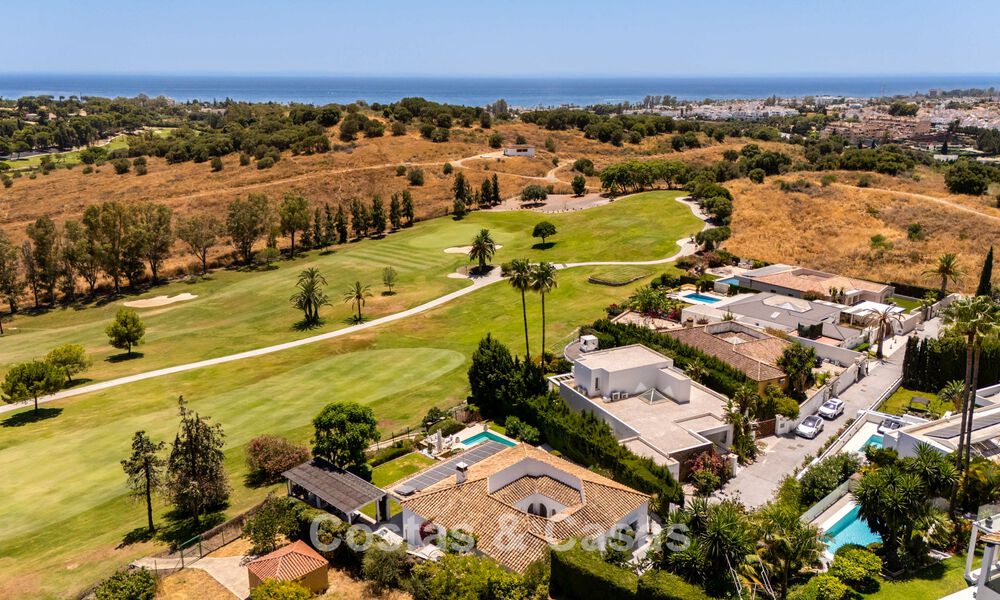 Gelijkvloerse luxevilla met Spaanse bouwstijl en directe toegang tot de golfbaan te koop in Marbella - Benahavis 803517