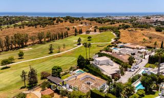 Gelijkvloerse luxevilla met Spaanse bouwstijl en directe toegang tot de golfbaan te koop in Marbella - Benahavis 803517 