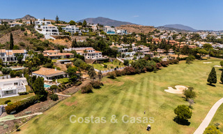 Gelijkvloerse luxevilla met Spaanse bouwstijl en directe toegang tot de golfbaan te koop in Marbella - Benahavis 803518 