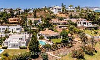 Gelijkvloerse luxevilla met Spaanse bouwstijl en directe toegang tot de golfbaan te koop in Marbella - Benahavis 803519 