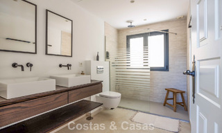 Gelijkvloerse luxevilla met Spaanse bouwstijl en directe toegang tot de golfbaan te koop in Marbella - Benahavis 803521 