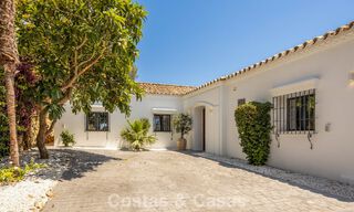 Gelijkvloerse luxevilla met Spaanse bouwstijl en directe toegang tot de golfbaan te koop in Marbella - Benahavis 803523 