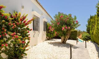 Gelijkvloerse luxevilla met Spaanse bouwstijl en directe toegang tot de golfbaan te koop in Marbella - Benahavis 803524 
