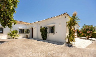 Gelijkvloerse luxevilla met Spaanse bouwstijl en directe toegang tot de golfbaan te koop in Marbella - Benahavis 803525 