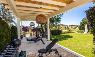 Gelijkvloerse luxevilla met Spaanse bouwstijl en directe toegang tot de golfbaan te koop in Marbella - Benahavis 803529 