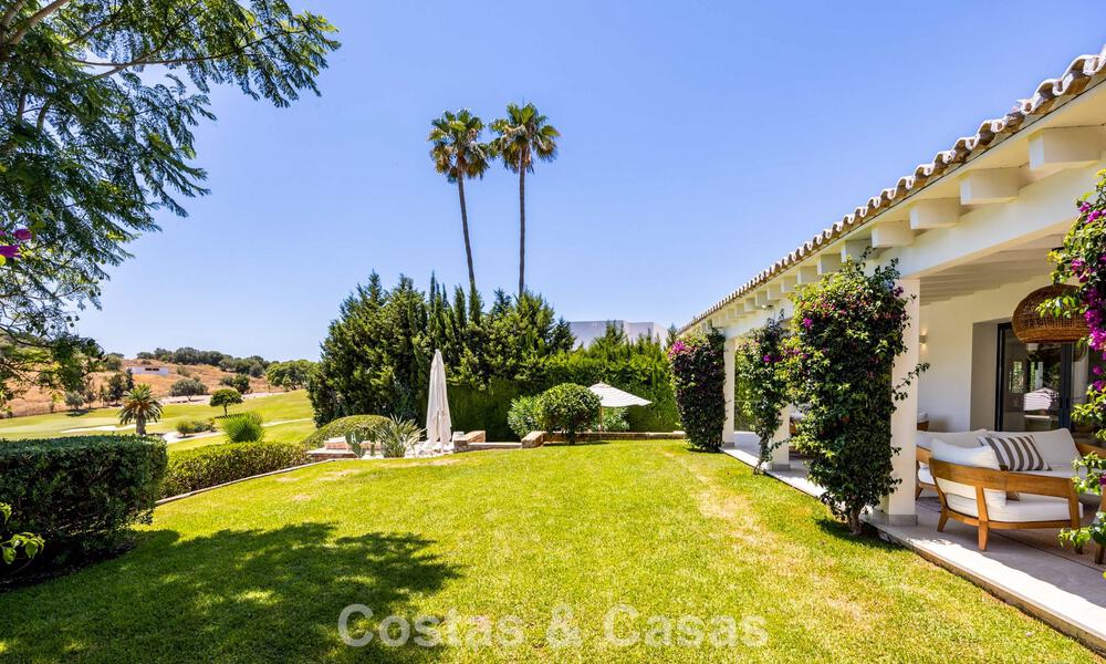 Gelijkvloerse luxevilla met Spaanse bouwstijl en directe toegang tot de golfbaan te koop in Marbella - Benahavis 803530