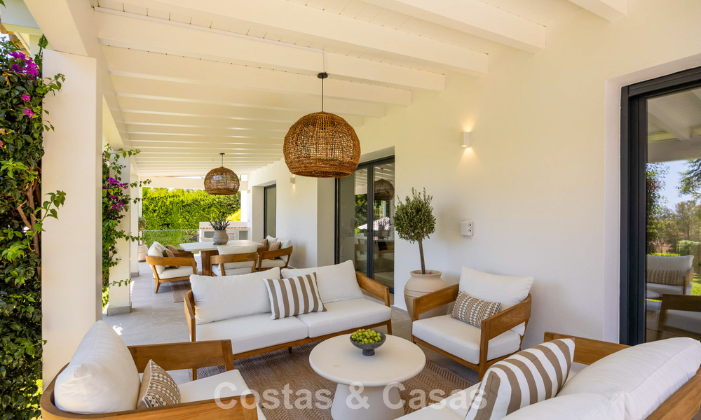 Gelijkvloerse luxevilla met Spaanse bouwstijl en directe toegang tot de golfbaan te koop in Marbella - Benahavis 803531