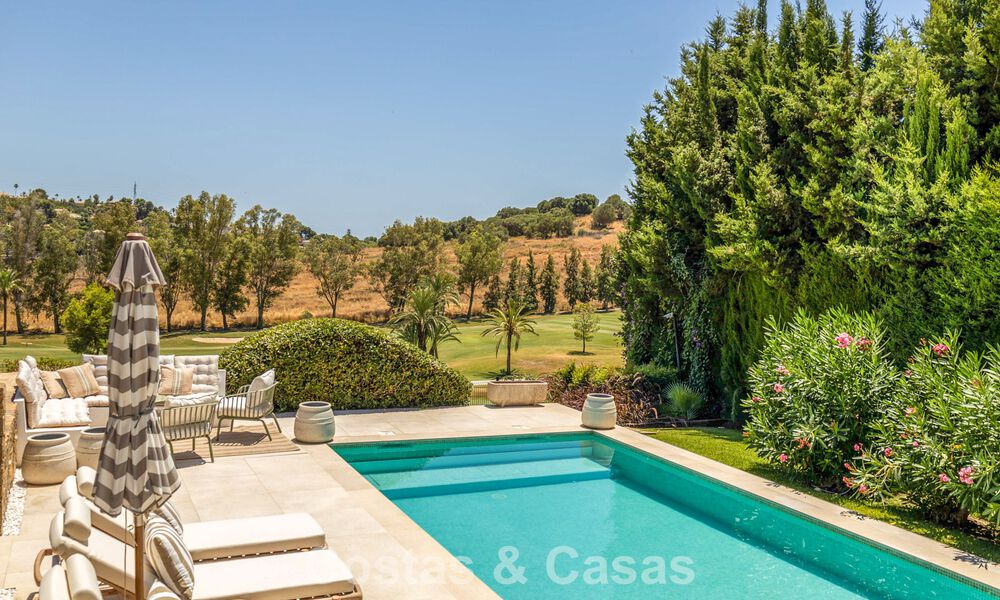 Gelijkvloerse luxevilla met Spaanse bouwstijl en directe toegang tot de golfbaan te koop in Marbella - Benahavis 803536