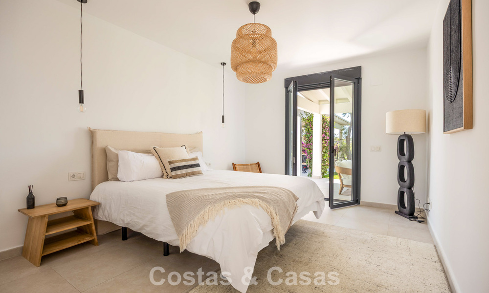 Gelijkvloerse luxevilla met Spaanse bouwstijl en directe toegang tot de golfbaan te koop in Marbella - Benahavis 803538