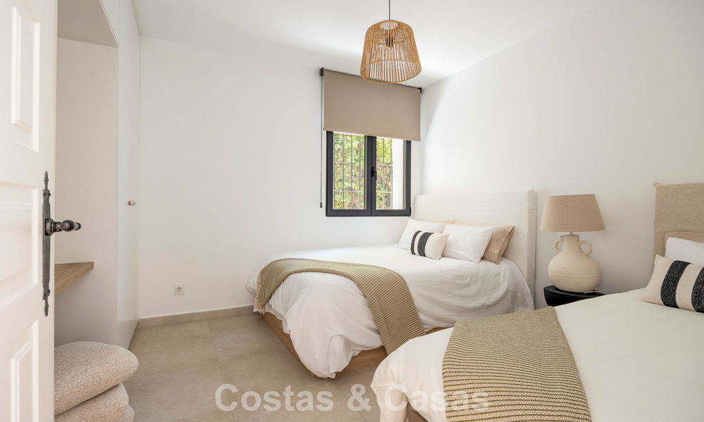 Gelijkvloerse luxevilla met Spaanse bouwstijl en directe toegang tot de golfbaan te koop in Marbella - Benahavis 803539