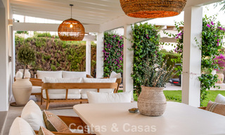 Gelijkvloerse luxevilla met Spaanse bouwstijl en directe toegang tot de golfbaan te koop in Marbella - Benahavis 803542 