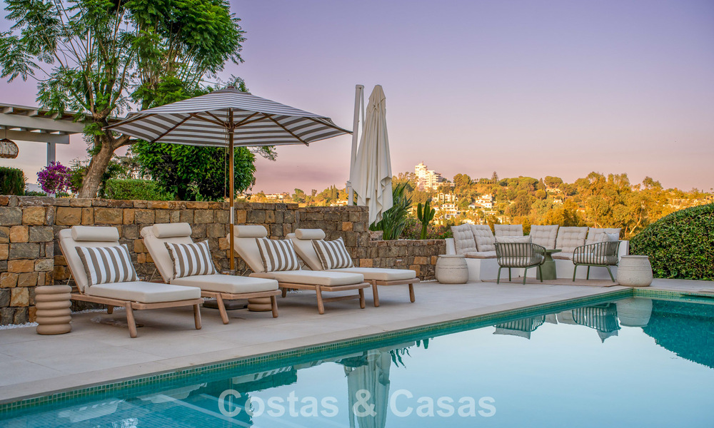 Gelijkvloerse luxevilla met Spaanse bouwstijl en directe toegang tot de golfbaan te koop in Marbella - Benahavis 803544
