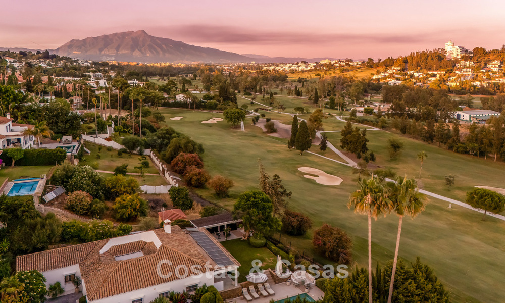 Gelijkvloerse luxevilla met Spaanse bouwstijl en directe toegang tot de golfbaan te koop in Marbella - Benahavis 803546