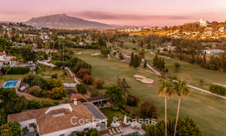 Gelijkvloerse luxevilla met Spaanse bouwstijl en directe toegang tot de golfbaan te koop in Marbella - Benahavis 803546 