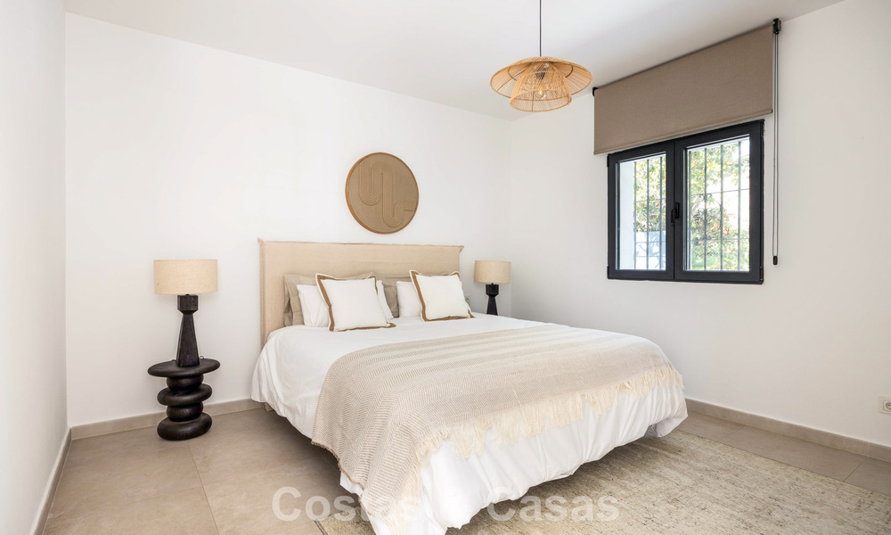 Gelijkvloerse luxevilla met Spaanse bouwstijl en directe toegang tot de golfbaan te koop in Marbella - Benahavis 803548