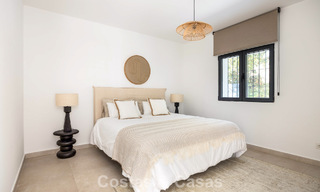 Gelijkvloerse luxevilla met Spaanse bouwstijl en directe toegang tot de golfbaan te koop in Marbella - Benahavis 803548 