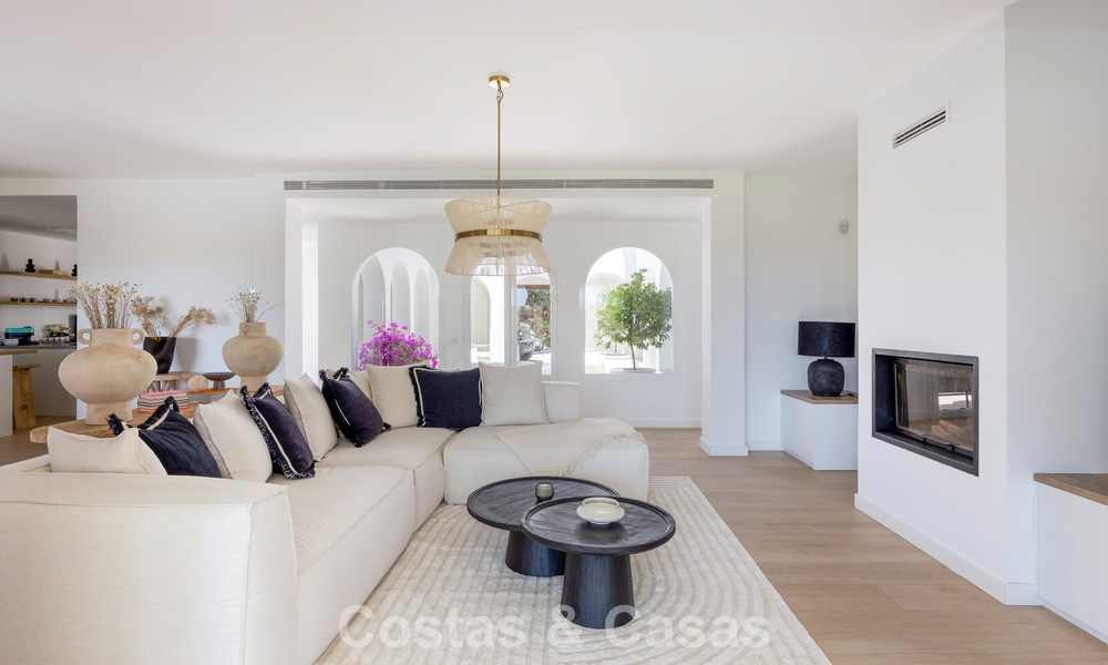 Gelijkvloerse luxevilla met Spaanse bouwstijl en directe toegang tot de golfbaan te koop in Marbella - Benahavis 803550