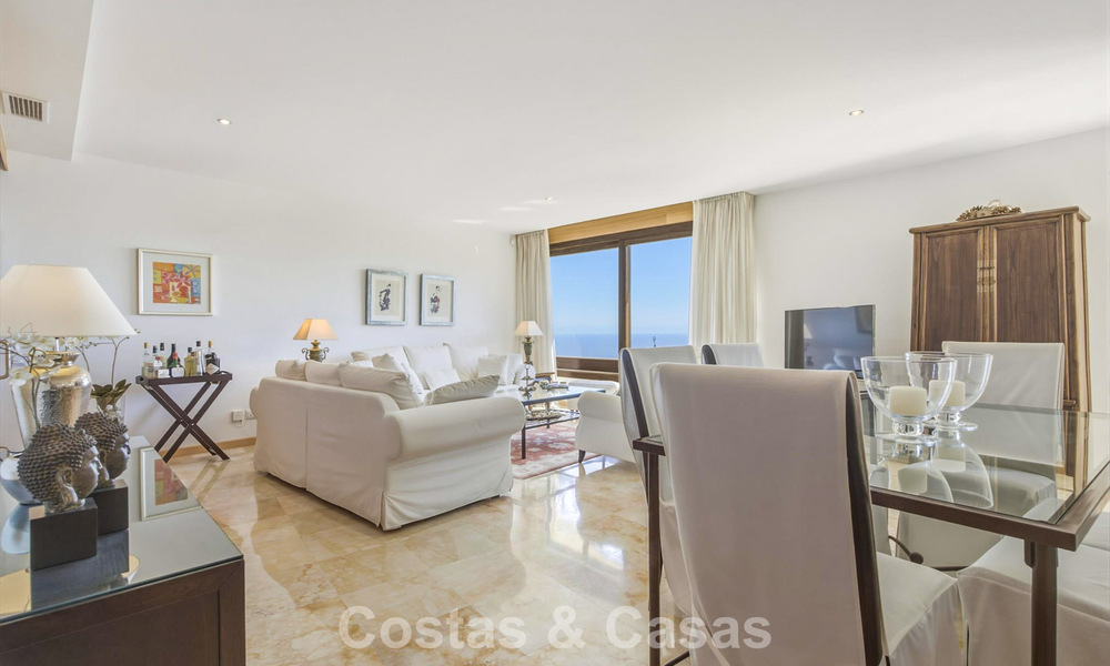 Instapklaar appartement met panoramisch zeezicht te koop ten oosten van Marbella centrum 803552