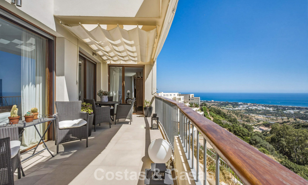 Instapklaar appartement met panoramisch zeezicht te koop ten oosten van Marbella centrum 803553