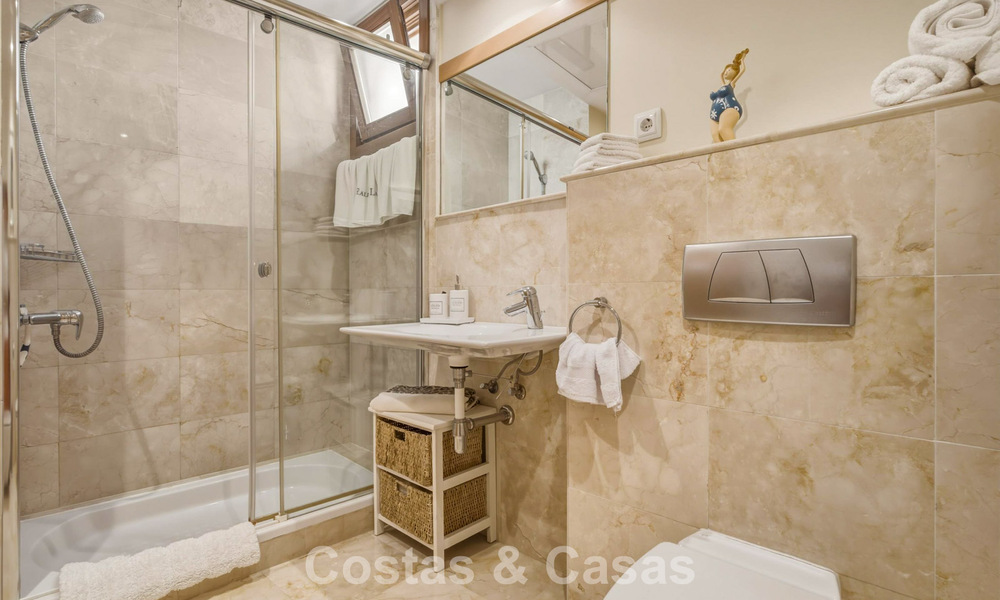 Instapklaar appartement met panoramisch zeezicht te koop ten oosten van Marbella centrum 803555