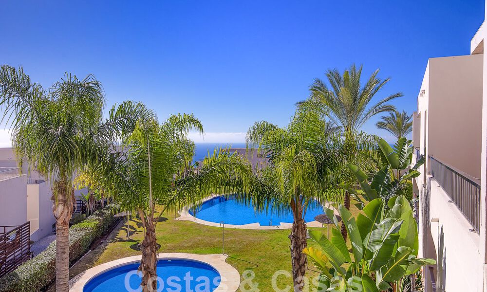 Instapklaar appartement met panoramisch zeezicht te koop ten oosten van Marbella centrum 803665