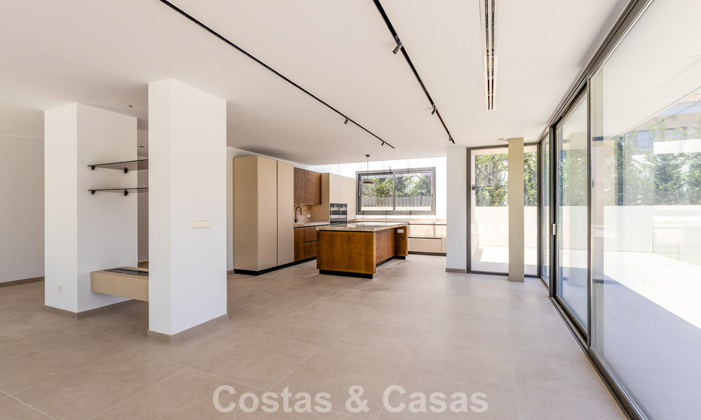Nieuwe, exclusieve, instapklare, moderne villa te koop in een strandwijk tegen San Pedro, Marbella 803569