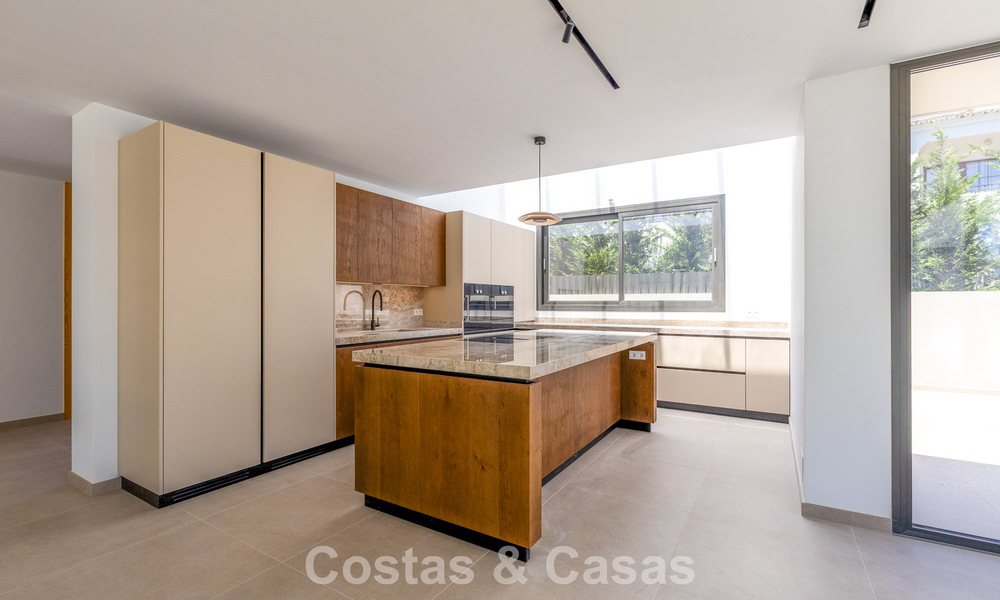 Nieuwe, exclusieve, instapklare, moderne villa te koop in een strandwijk tegen San Pedro, Marbella 803570