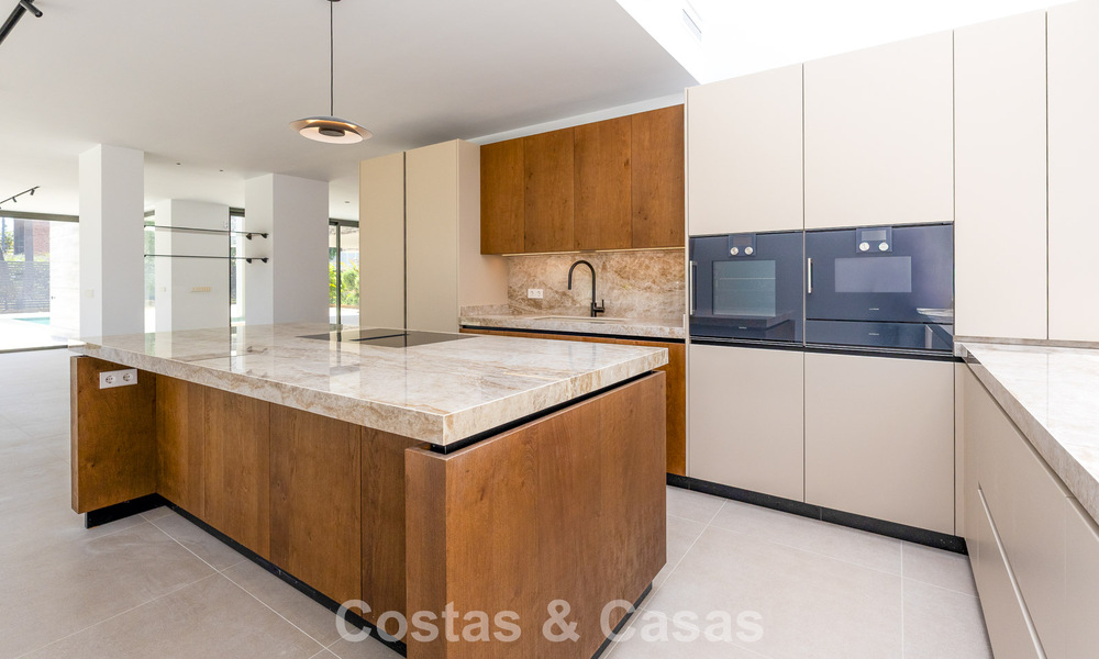 Nieuwe, exclusieve, instapklare, moderne villa te koop in een strandwijk tegen San Pedro, Marbella 803572