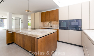 Nieuwe, exclusieve, instapklare, moderne villa te koop in een strandwijk tegen San Pedro, Marbella 803572 