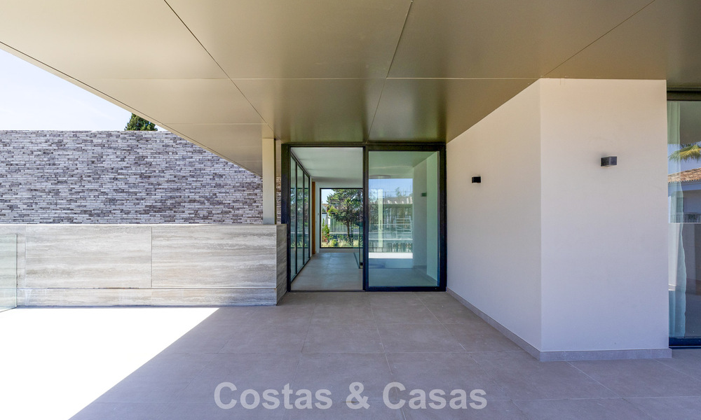 Nieuwe, exclusieve, instapklare, moderne villa te koop in een strandwijk tegen San Pedro, Marbella 803573