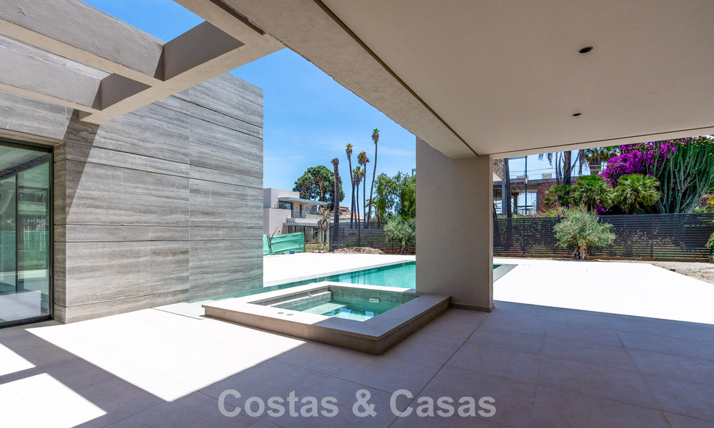 Nieuwe, exclusieve, instapklare, moderne villa te koop in een strandwijk tegen San Pedro, Marbella 803575
