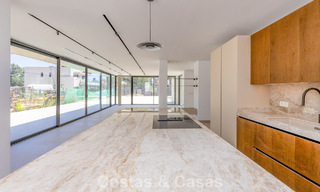 Nieuwe, exclusieve, instapklare, moderne villa te koop in een strandwijk tegen San Pedro, Marbella 803582 