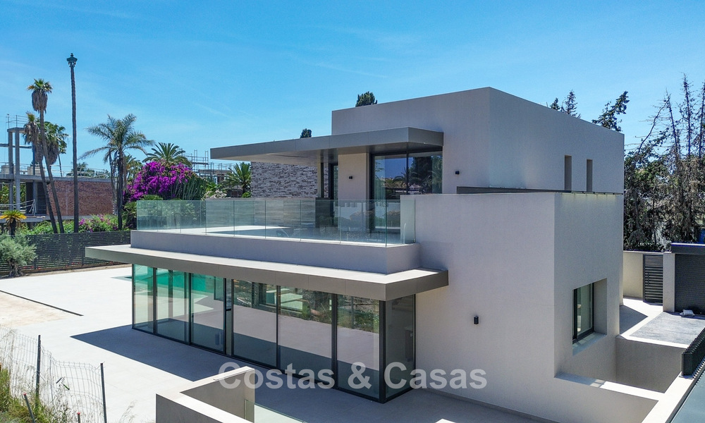 Nieuwe, exclusieve, instapklare, moderne villa te koop in een strandwijk tegen San Pedro, Marbella 803583