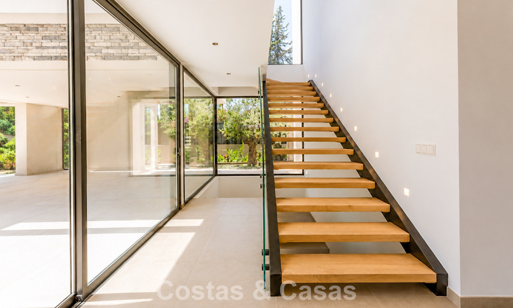 Nieuwe, exclusieve, instapklare, moderne villa te koop in een strandwijk tegen San Pedro, Marbella 803587