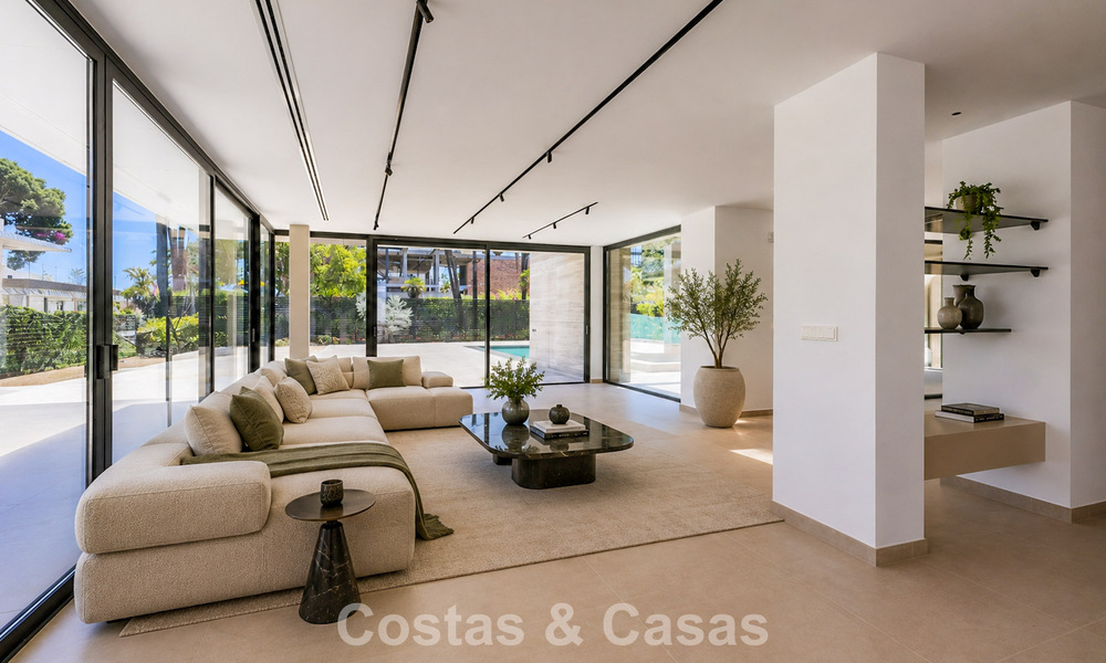 Nieuwe, exclusieve, instapklare, moderne villa te koop in een strandwijk tegen San Pedro, Marbella 803596