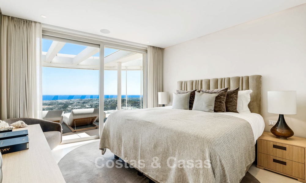 Exclusief modern duplex penthouse met panoramisch zeezicht te koop in Marbella - Benahavis 803770