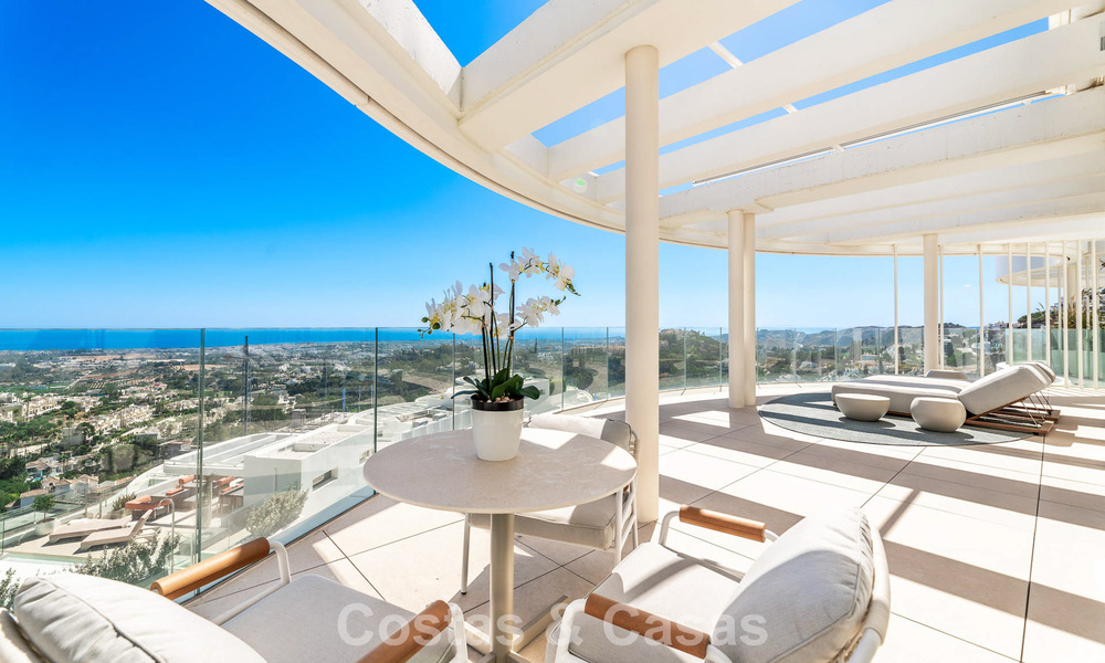 Exclusief modern duplex penthouse met panoramisch zeezicht te koop in Marbella - Benahavis 803771