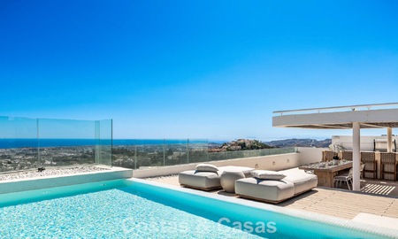 Exclusief modern duplex penthouse met panoramisch zeezicht te koop in Marbella - Benahavis 803772