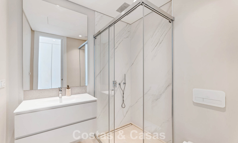 Exclusief modern duplex penthouse met panoramisch zeezicht te koop in Marbella - Benahavis 803773