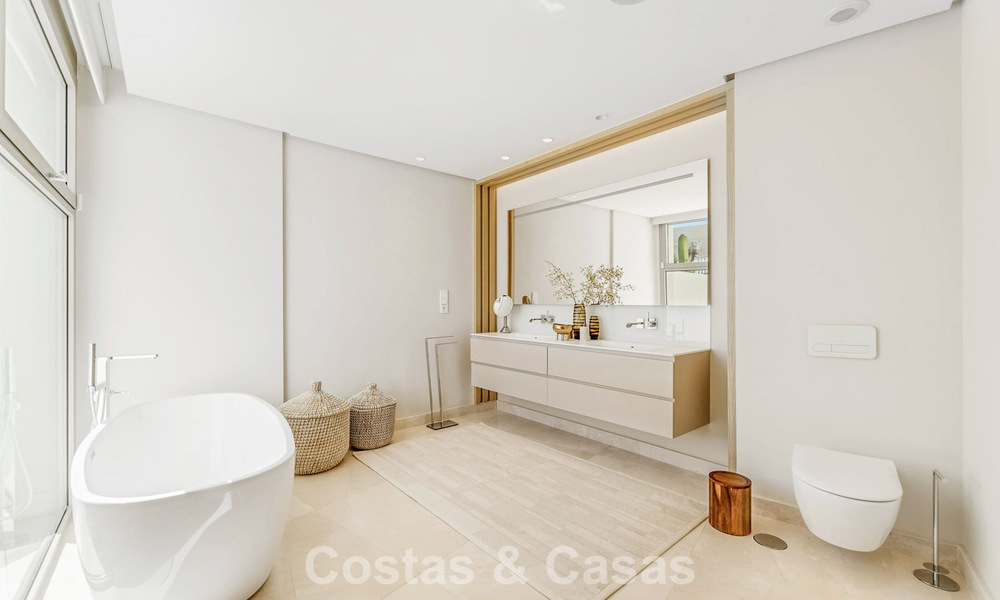 Exclusief modern duplex penthouse met panoramisch zeezicht te koop in Marbella - Benahavis 803776