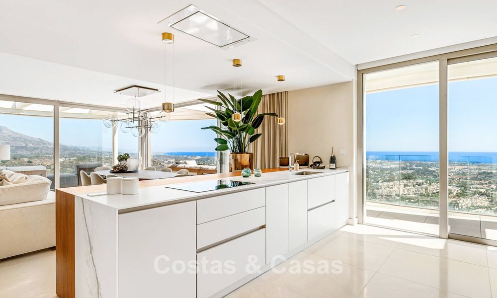 Exclusief modern duplex penthouse met panoramisch zeezicht te koop in Marbella - Benahavis 803778