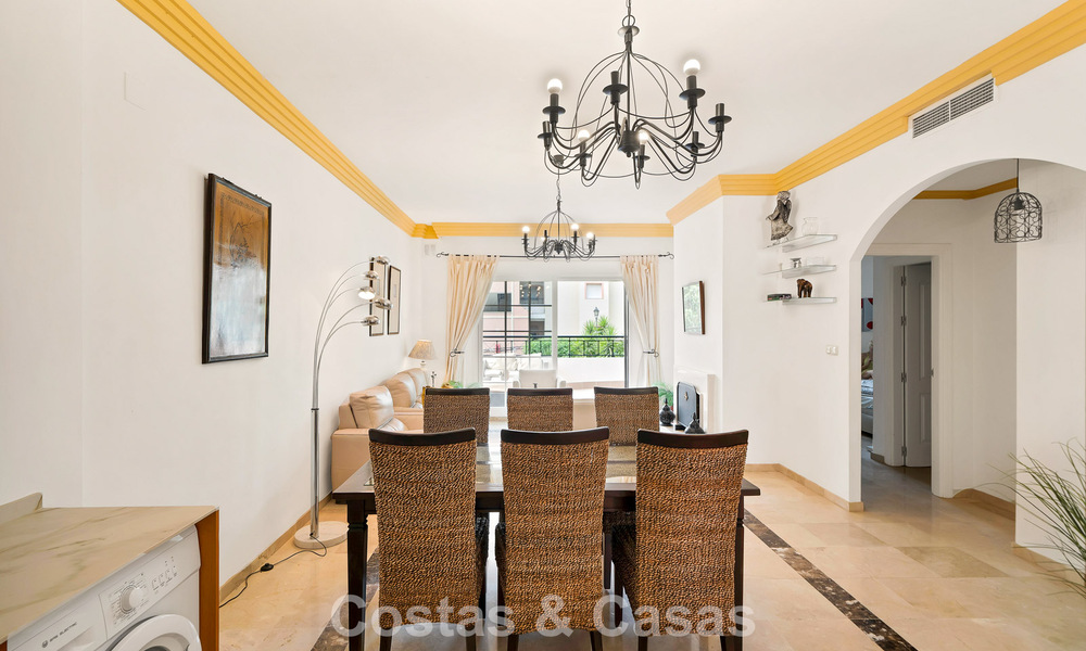 Ruim appartement met royaal terras te koop op loopafstand van de voorzieningen in Aloha in Nueva Andalucia, Marbella 803617
