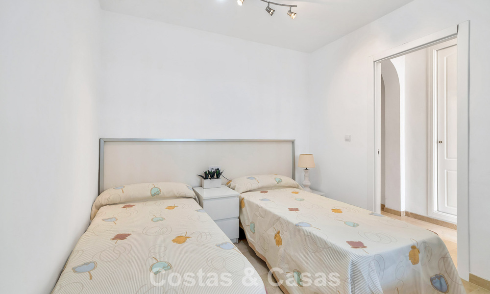 Ruim appartement met royaal terras te koop op loopafstand van de voorzieningen in Aloha in Nueva Andalucia, Marbella 803631