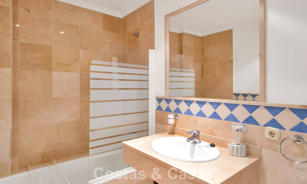 Ruim appartement met royaal terras te koop op loopafstand van de voorzieningen in Aloha in Nueva Andalucia, Marbella 803637